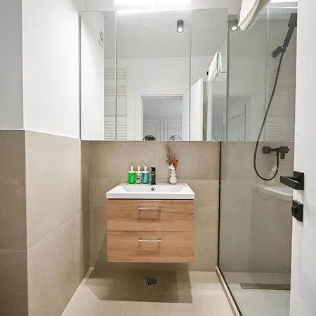 Apartment Rayan In Odyssey Pool & Fitness-parking Mamaia